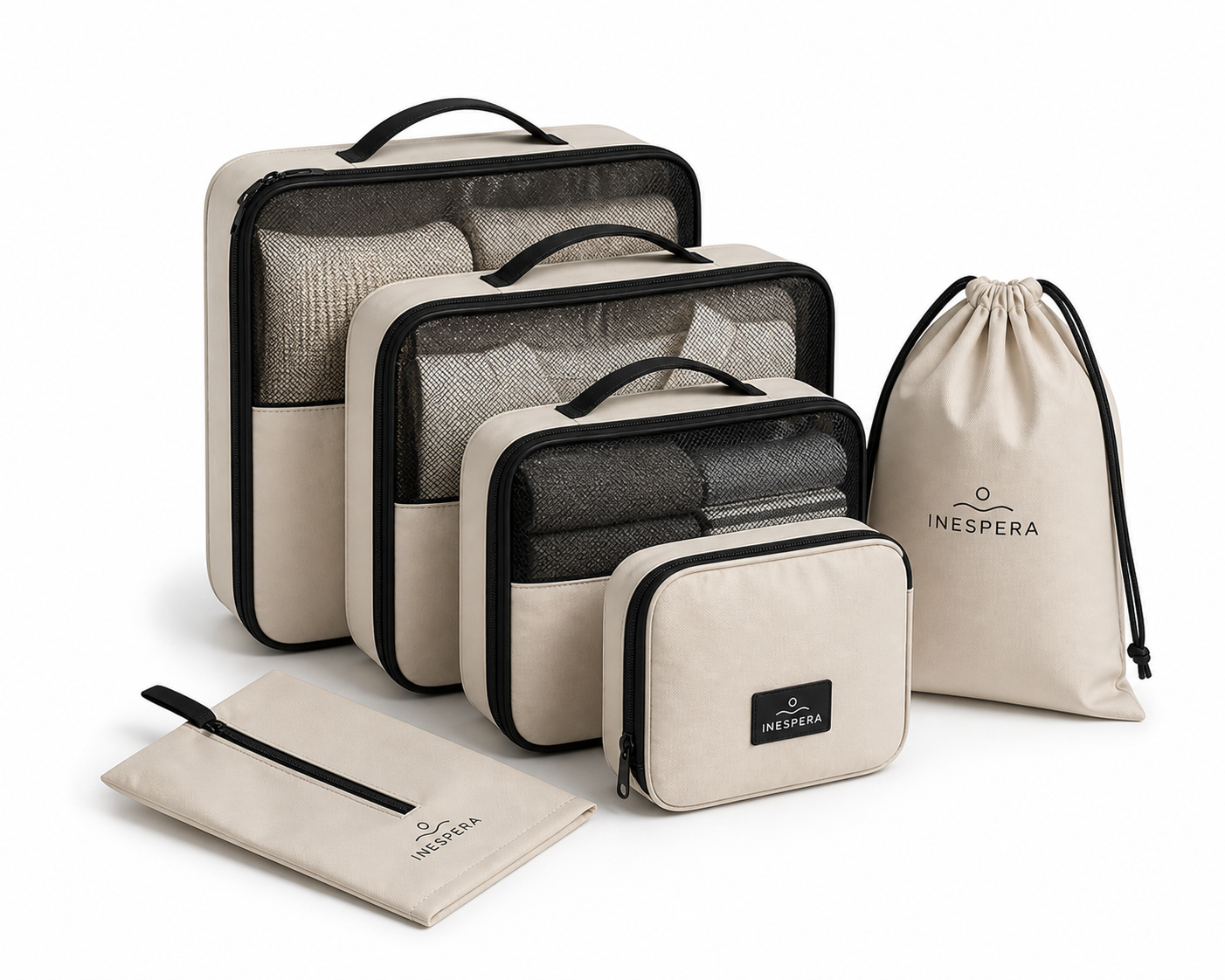 Set organizador de maletas Inespera en color beige con cremalleras negras, compuesto por bolsas de viaje de diferentes tamaños, compartimentos de malla visibles, bolsa con cordón y neceser plano, diseñado para ordenar ropa, accesorios y objetos personales dentro del equipaje